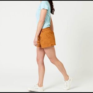 Pact organic cotton shorts camel color